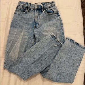 Abercrombie & Fitch Curve Love Ultra High Rise 90’s Straight Jean in Light Wash